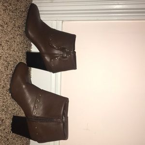 Easy Street brown booties